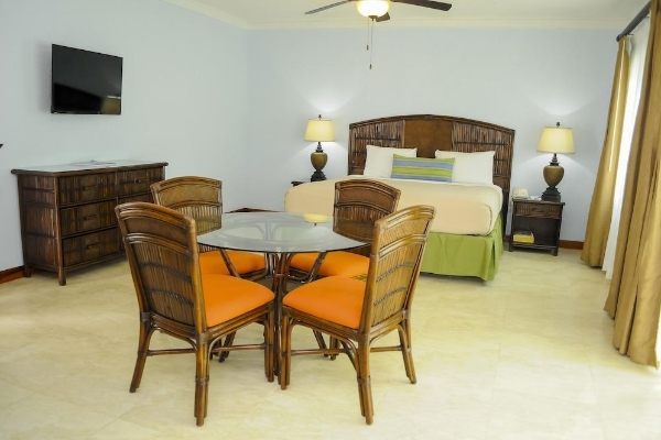Hotel CocoLaPalm Seaside Resort (Whitehall)